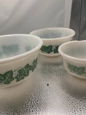 Hazel Atlas  Green Ivy Mixing Nesting Bowls Set of 3 - 9 in, 7 in, & 6 in